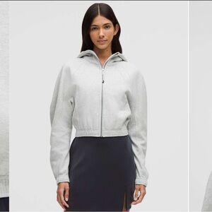 Lululemon Scuba Full-Zip Cropped Hoodie
Heathered Light Grey size 4 fit